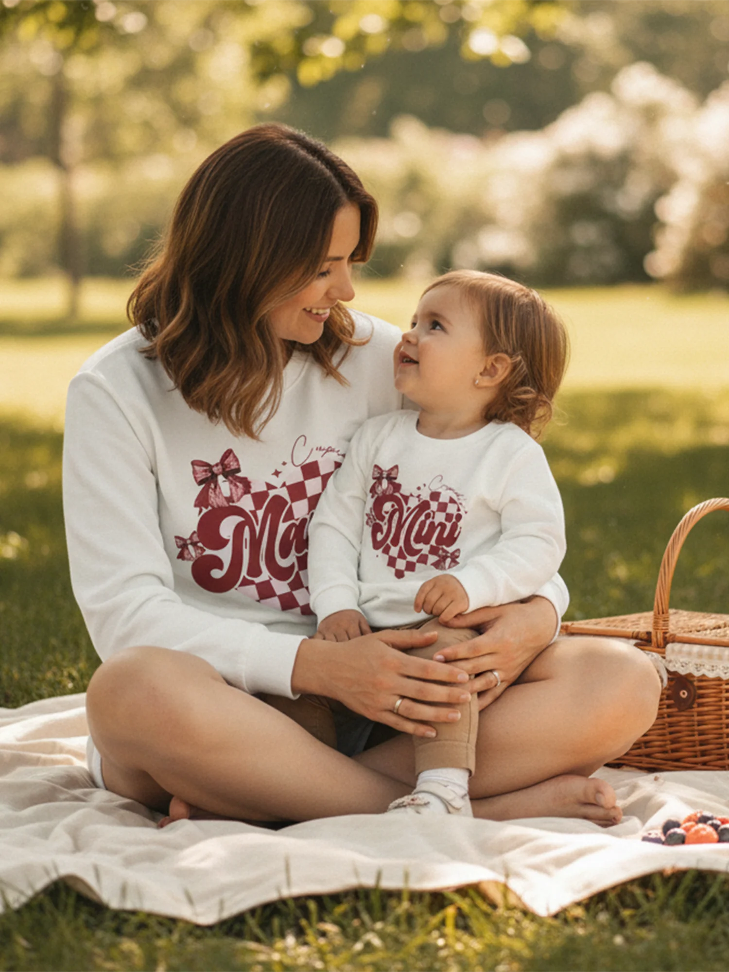 ملابس متطابقة للأم وأنا لعيد الحب بأكمام طويلة وياقة دائرية وطبعة حروف #1