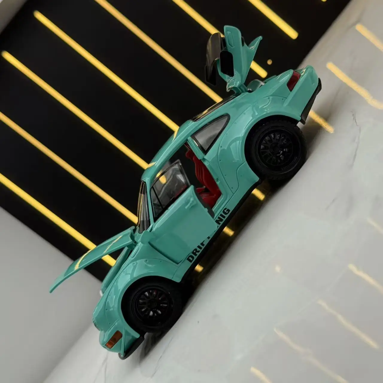 

1:32 911 RWB Car Model Toy Sound Light Pull Back Shock Absorption Supercar Alloy Body Rubber Tires Models Gifts for Kids