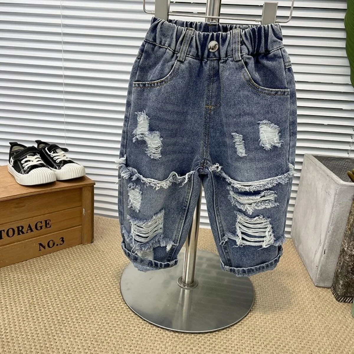 2025年春と秋の子供用パンツ、男の子用ダメージジーンズ、薄手の夏用ベビーパンツ、子供服、子供用ズボン、ジーンズ