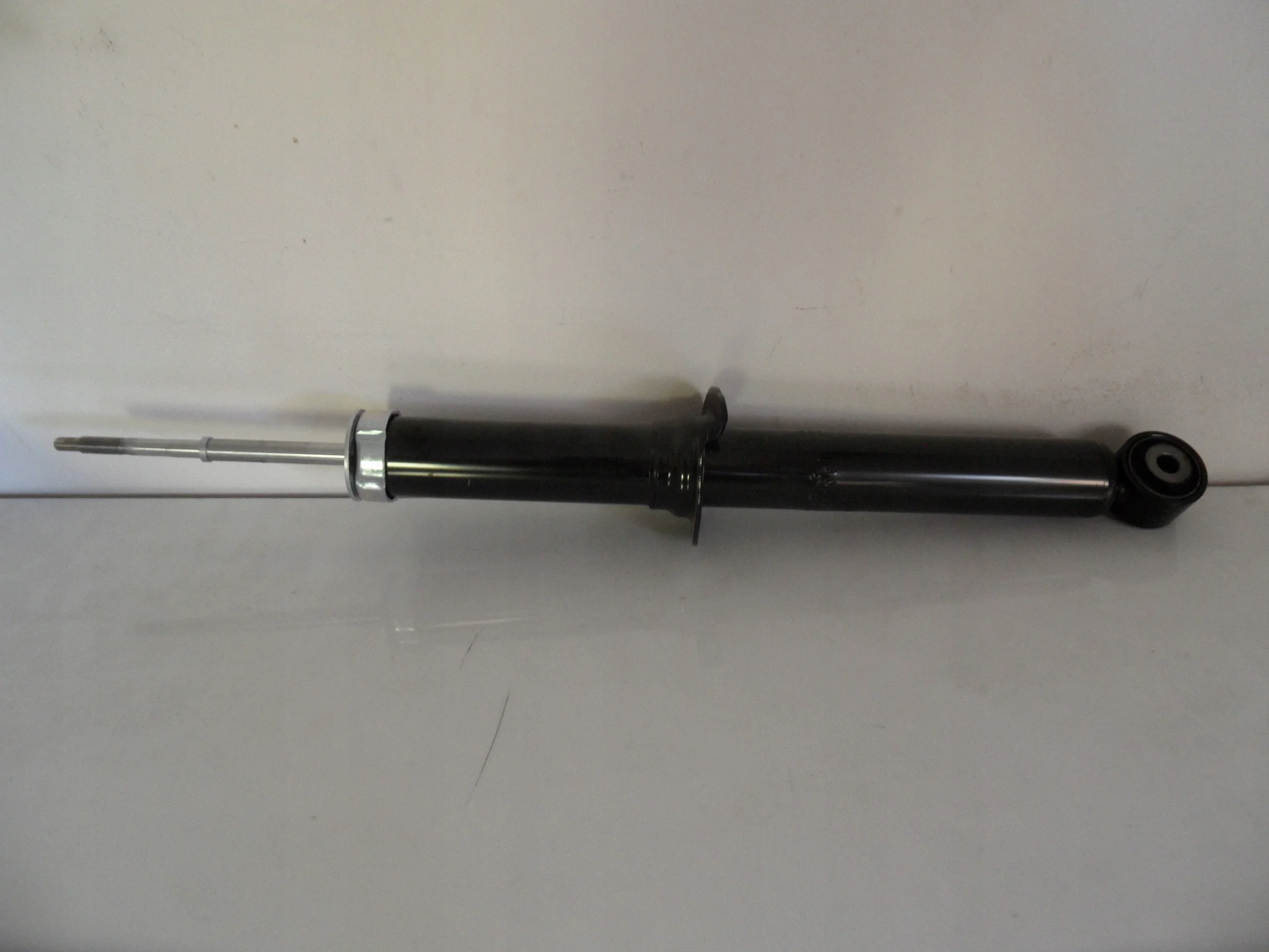 Rear Shock Absorber Suitable For Ssangyong Rodius 2.7 Xdi 4wd D27dt 4530121000