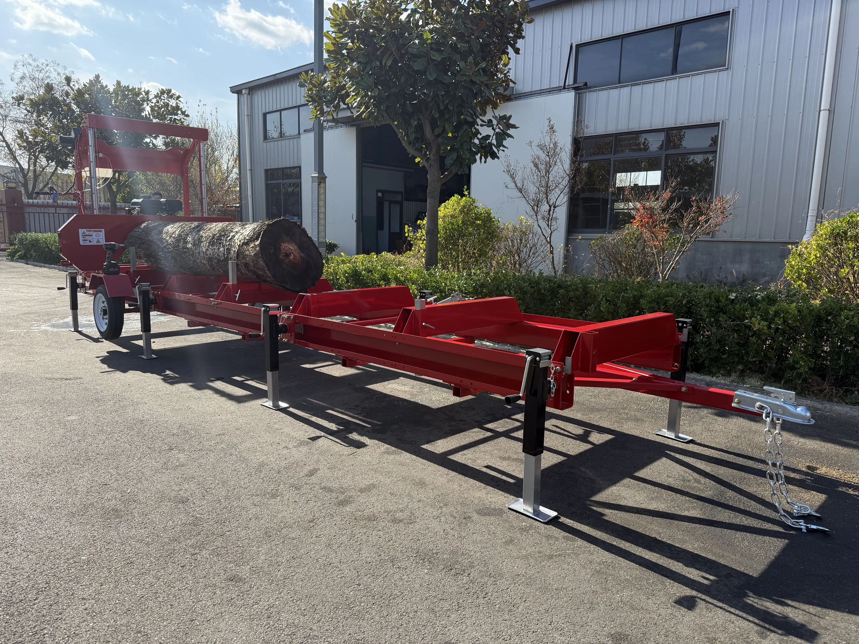 مطحنة نقالة محمولة مقاس 32 بوصة، محرك غاز 420 سي سي، سجل أقصى 32 بوصة، سكة حديد 19.7 قدم، مقطورة وإطارات - مثالية للاستخدام المنزلي، سهلة الصيانة - سفينة CA