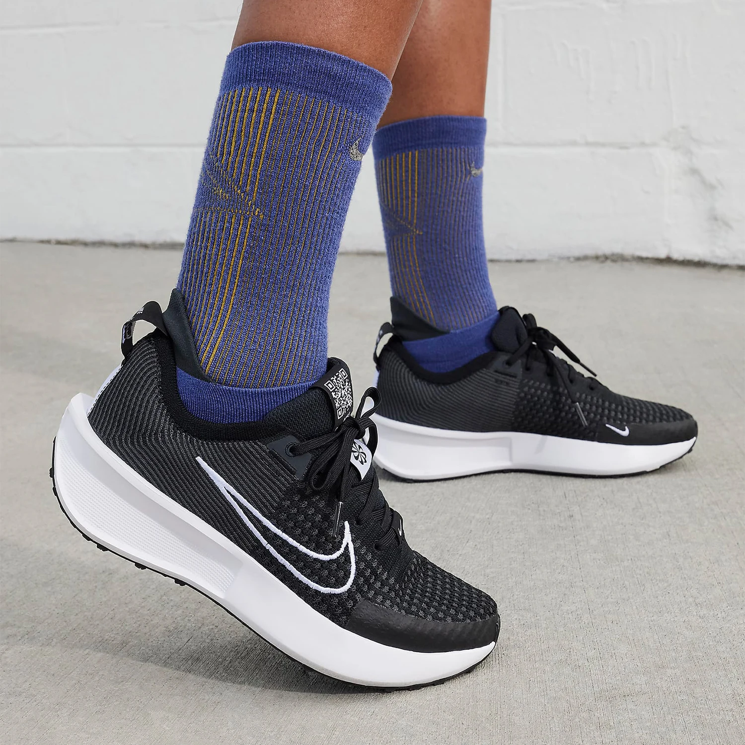 

Официальные женские шоссейные кроссовки Nike Interact Run с мягкой подкладкой FD2292-003