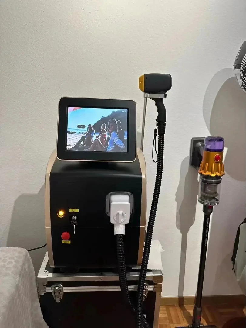 

Лазерный диодный аппарат для удаления волос 808 нм 3-волновой длины с системой охлаждения Ice Platinum, модель 2026 Best Depilator SLyric, для ухода за кожей