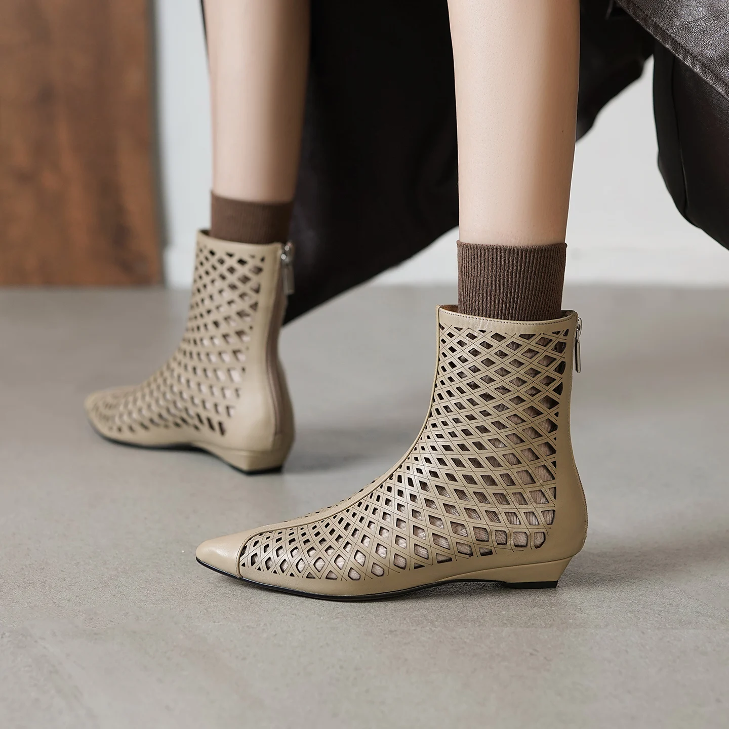 

Genuine Leather Ankle Boots Back Zipper Low Heel Chelsea Boots Hollow Out Breathable Summer Sandals for Women