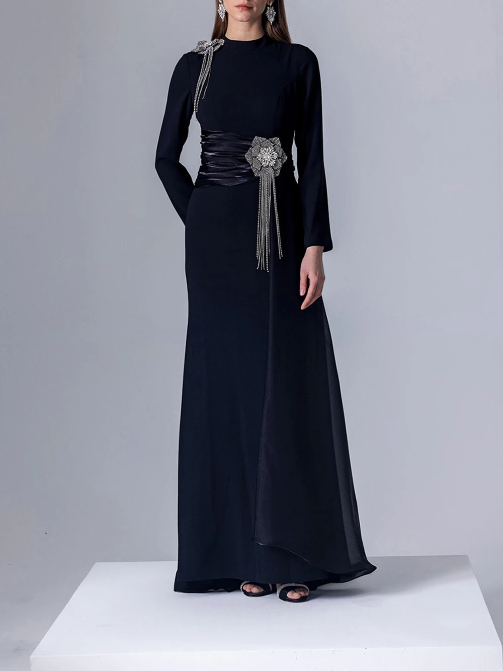 فستان ريترو مع شريط من الساتان الأزرق الداكن شرابة مطعمة الماس تنورة طويلة 2025 فستان نسائي شتاء جديد #1