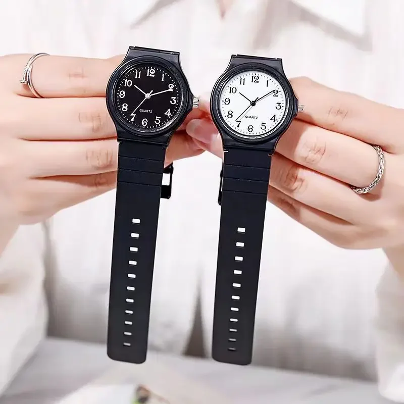 YIKAZE-reloj de cuarzo simple para mujer, pulsera minimalista con correa de silicona para estudiantes, color blanco y negro, resistente al agua