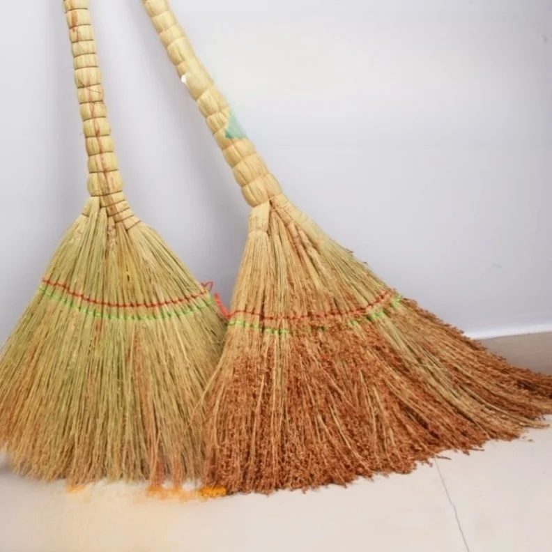 Handwoven Thickened Old Style  Sedge Broom for Outdoor Courtyard Large Size Ground Cleaning Tool Household Use