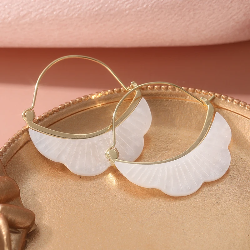 Exquisit geschnitzte Blumen-Anhänger-Ohrringe für Damen, modische, elegante Ohrhänger, Urlaubsparty-Accessoires, Schmuck