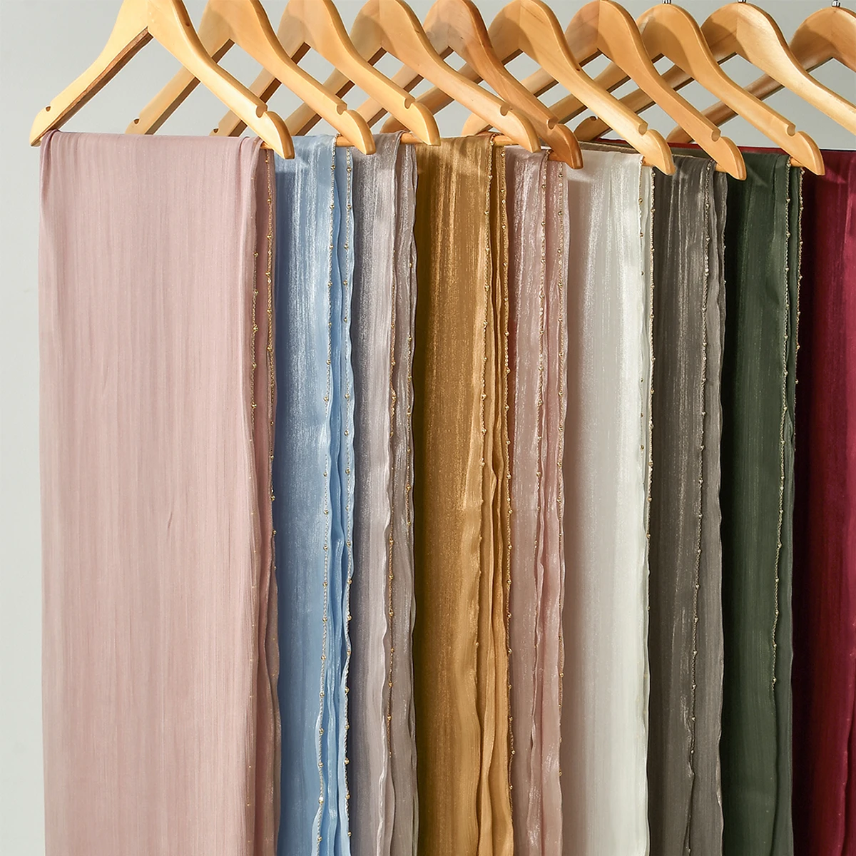 

Fashion Shimmer Silk Hijab Beading Women Hijab Malaysia Tudung Muslim Shawls With Pearls Plain Color Headscarf Head Wraps