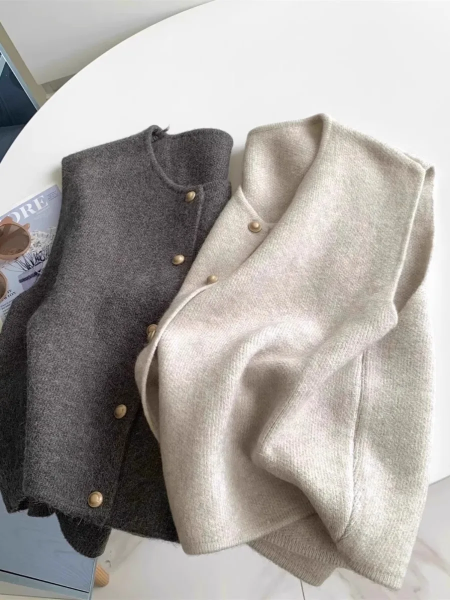 Elegant Single-Button Gold Button Knitted Vest Women's Autumn Winter Layering Innerwear Commute Style round Neck Top