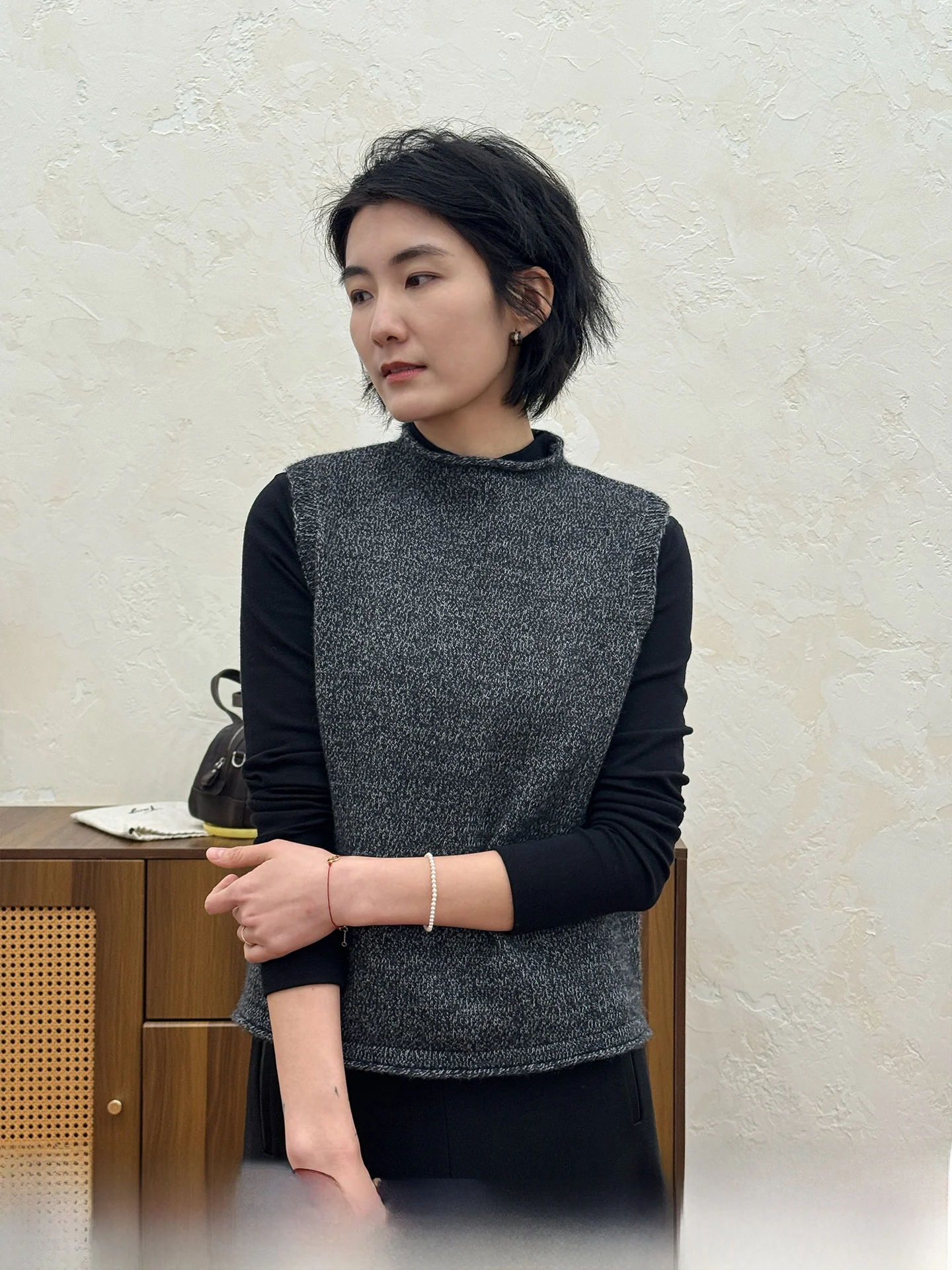 

Женский шерстяной вязаный жилет Langqing Tong с высоким воротником, весна 2026, новинка, теплый, для ношения под одеждой, повседневный, приталенный крой