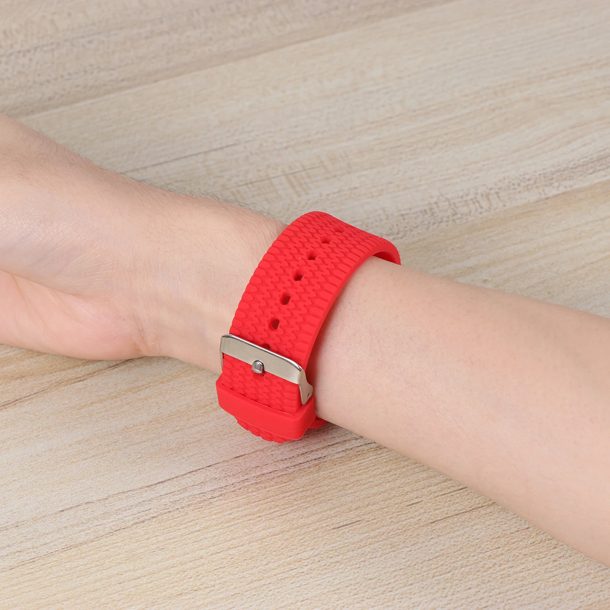 

20mm Red Silicone Watchband Eco-Friendly Adjustable Comfortable Replacement Wrist Strap Sport Silicone Watch Strap
