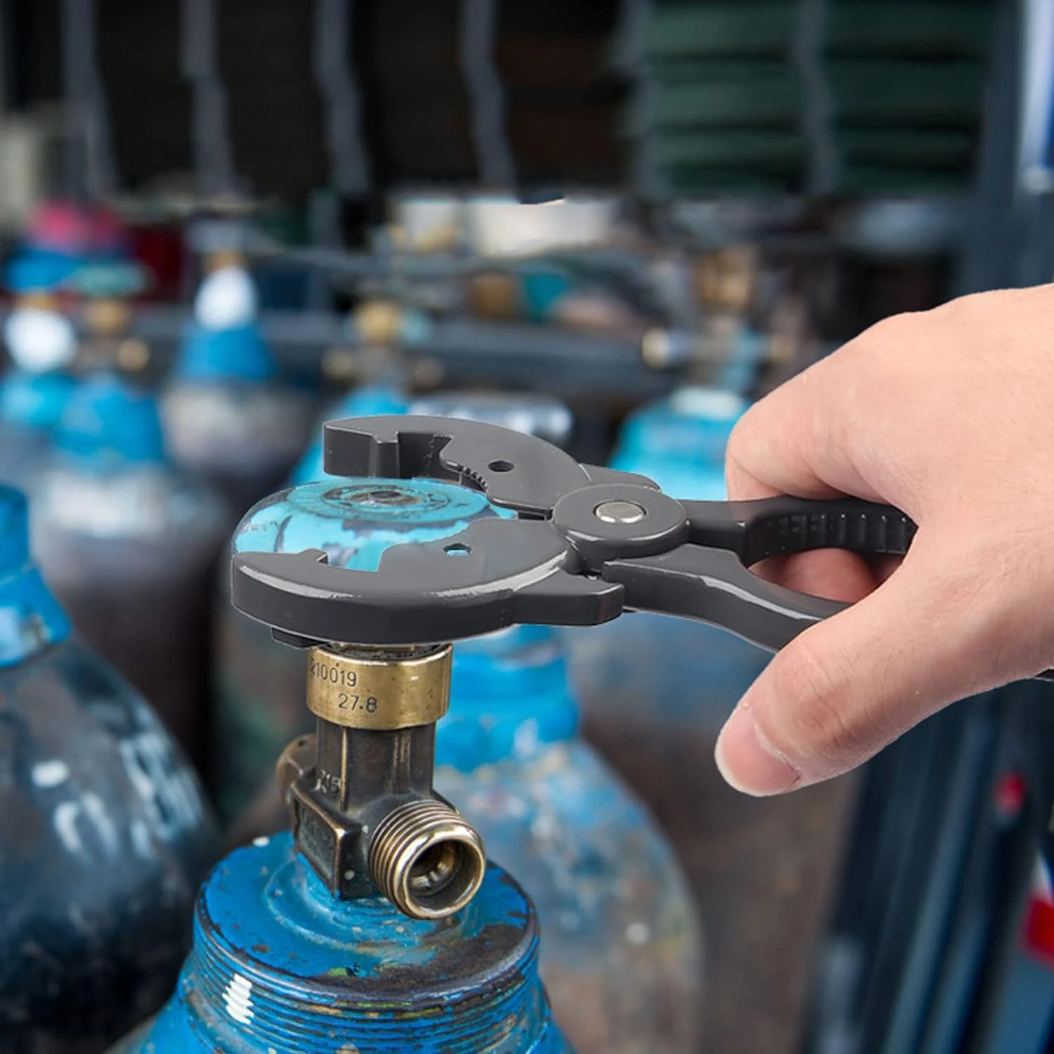 Ensure Secure Valve Pressure Reduction in Liquefied Gas Operations with Professional High-Quality Adjustable Anti-Skid Tank