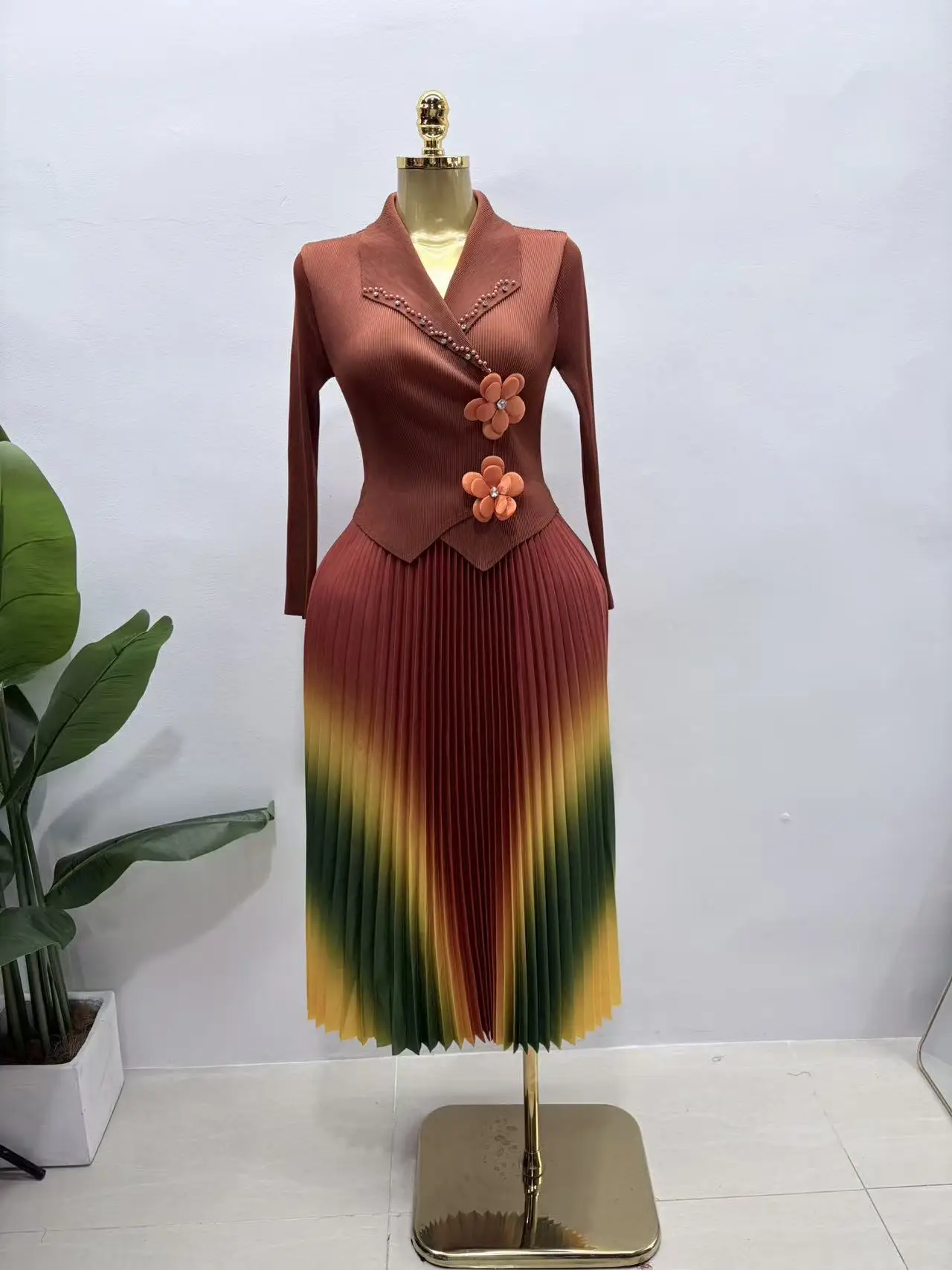 

Новое летнее платье Miyake Fold Africa 2026: модное, с эффектом постепенной градации, подчеркивающее талию, элегантное и изящное.