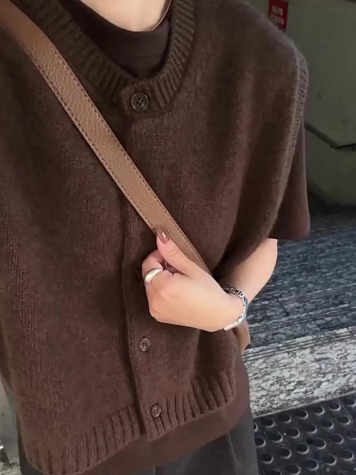 

High-End Retro Japanese Style Women's Knitted Cardigan Vest Coffee round Neck Layering Outerwear Sweater Vest for Autumn Winter