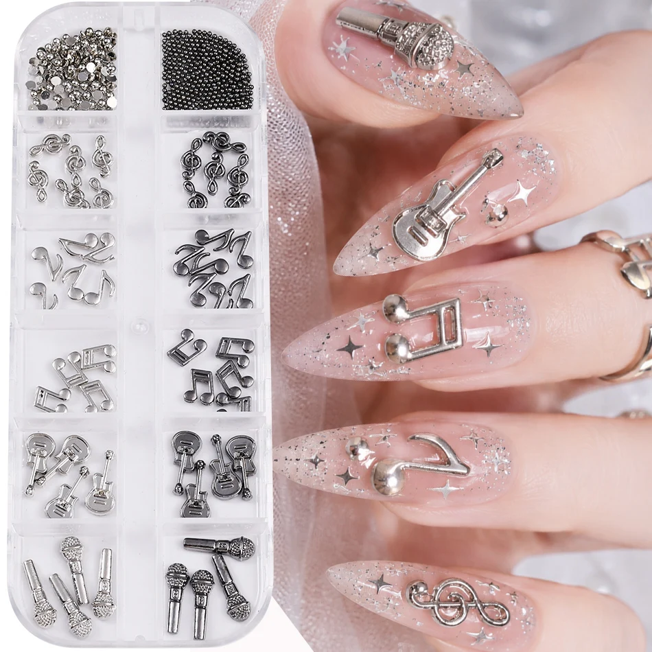 1/2 Stück Metall-Nagelkunst-Dekoration Gemischte Gold-Silber Musiksymbol Mikrofon-Design Nagelcharms DIY Maniküre-Zubehör Nagelbedarf