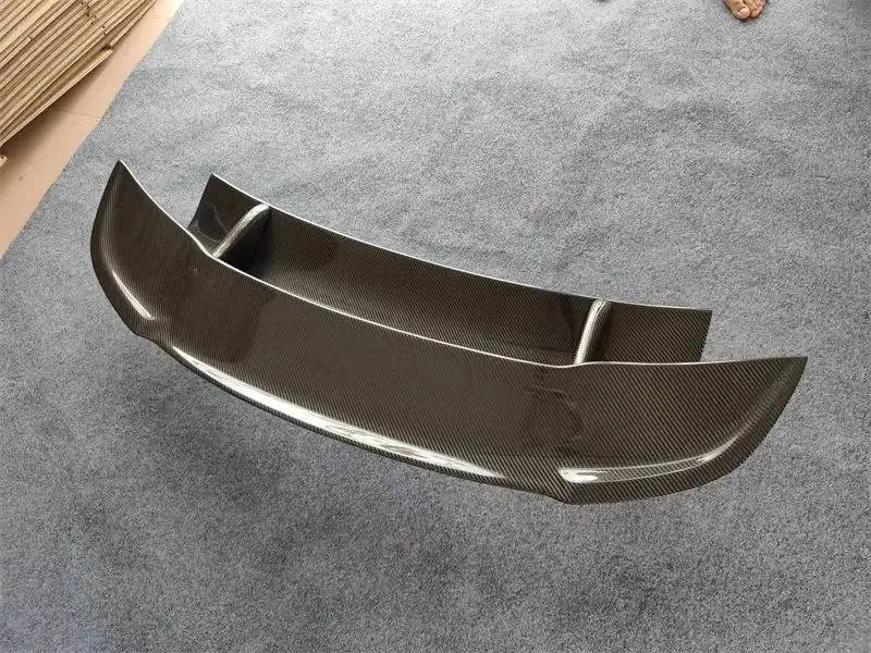 

Suitable for McLaren Mp4 12C 650S modified car accessories, DMC style carbon fiber double-layer tail wing, car tools