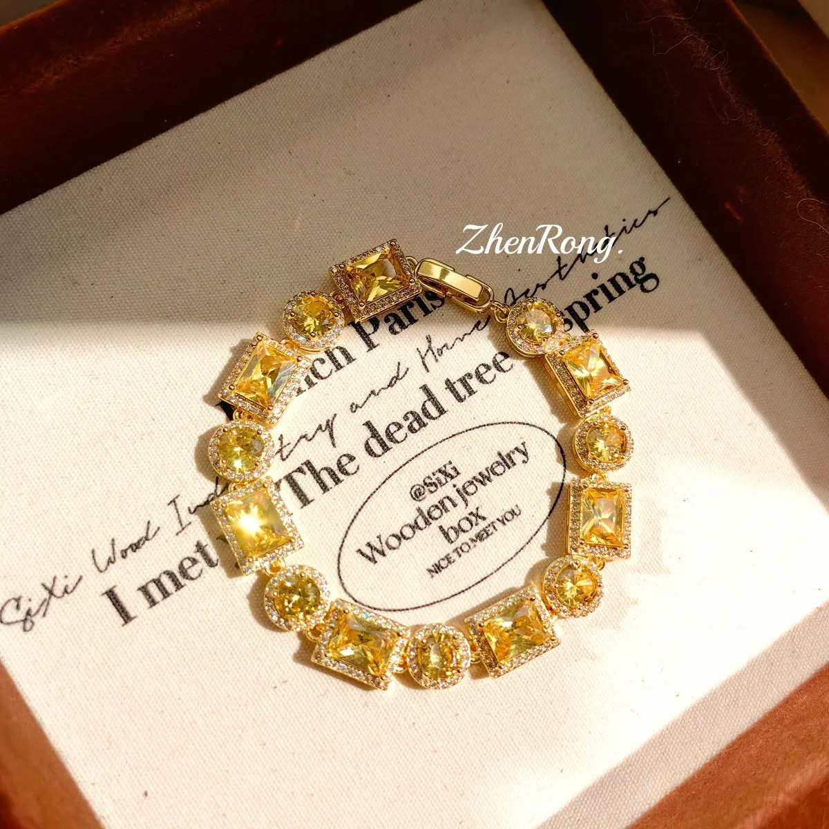Luxurious round sugar square yellow diamond bracelet for women, fashionable and versatile, personalized and elegant jewelry