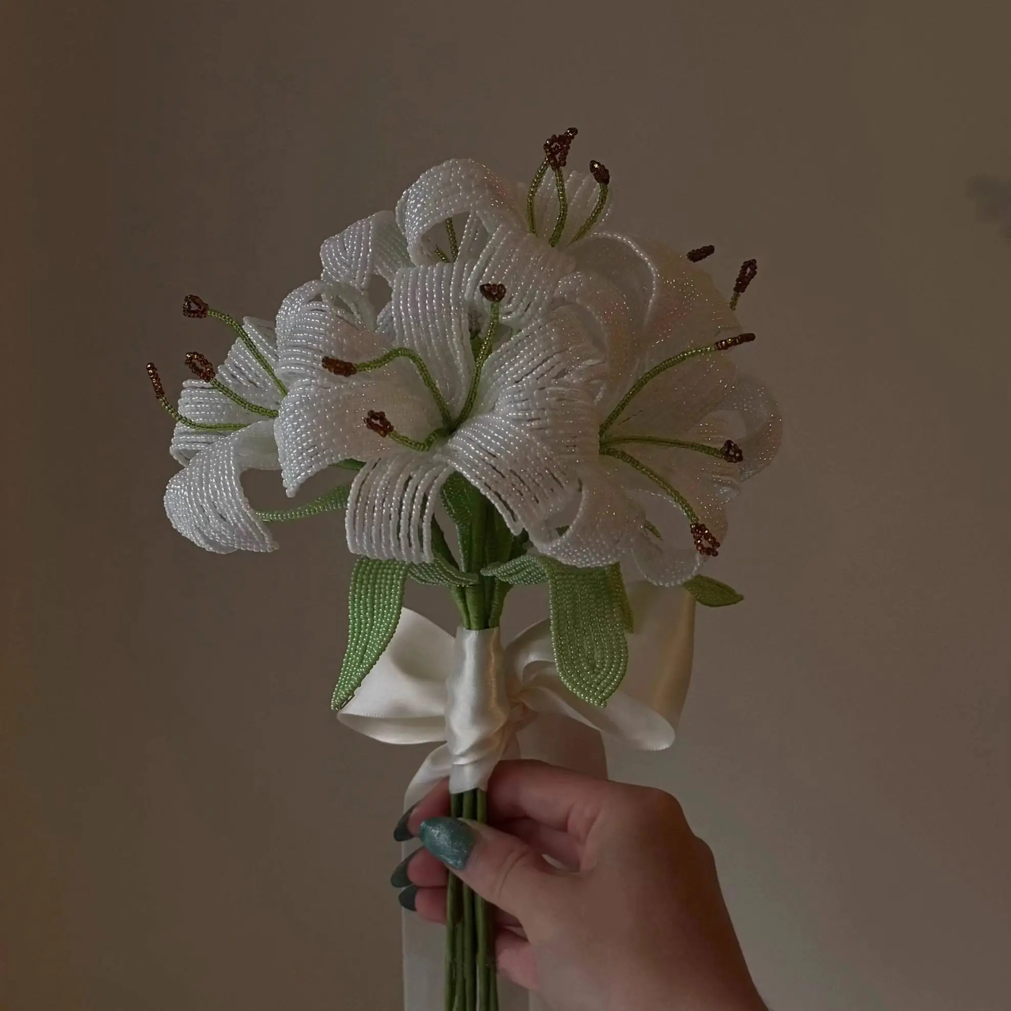 

Handmade DIY material package wedding white beaded bouquet photography props European bridal finished product hand lily