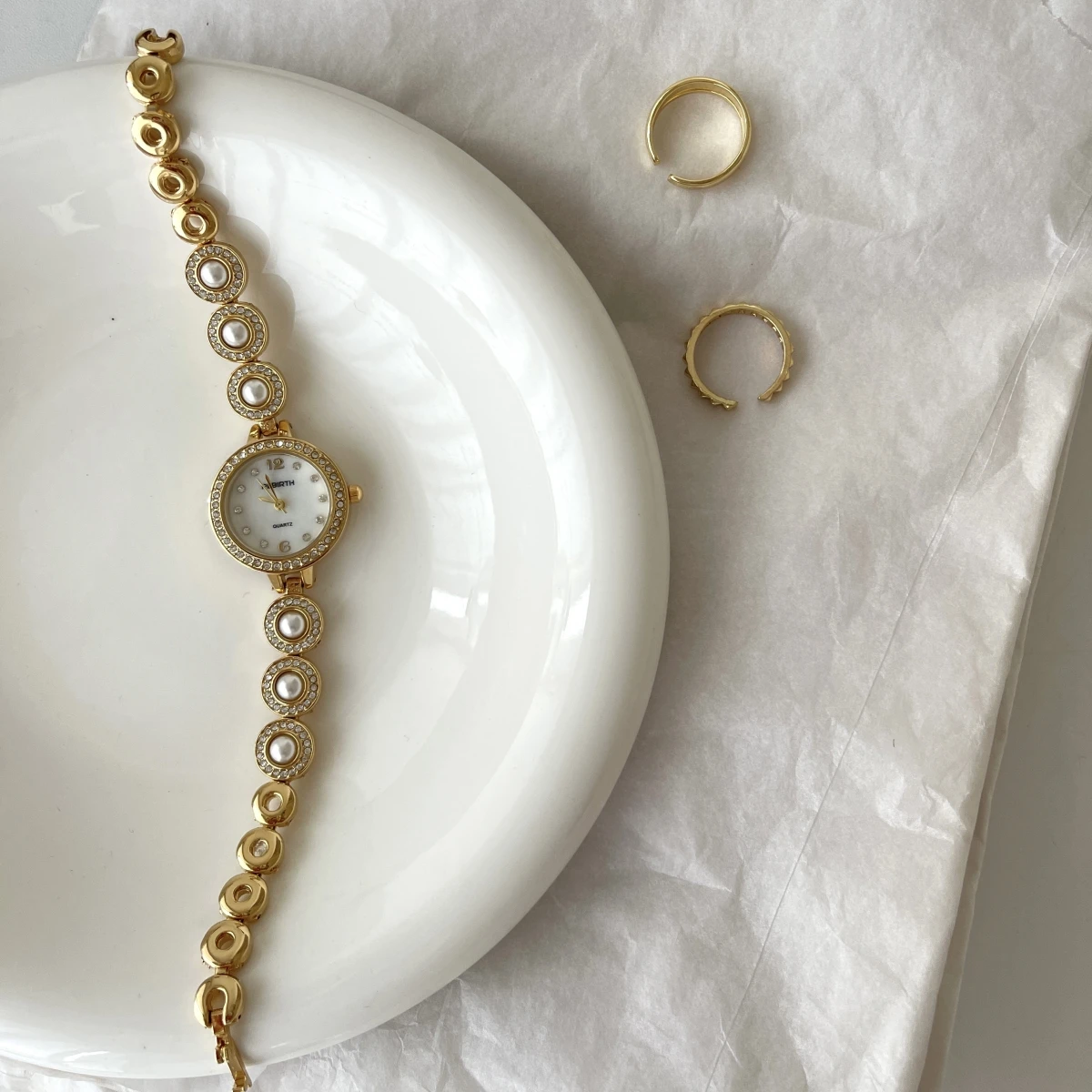 Retro bracelet watch women light luxury retro literary round ladies watch luxury high quality elegant ladies watch