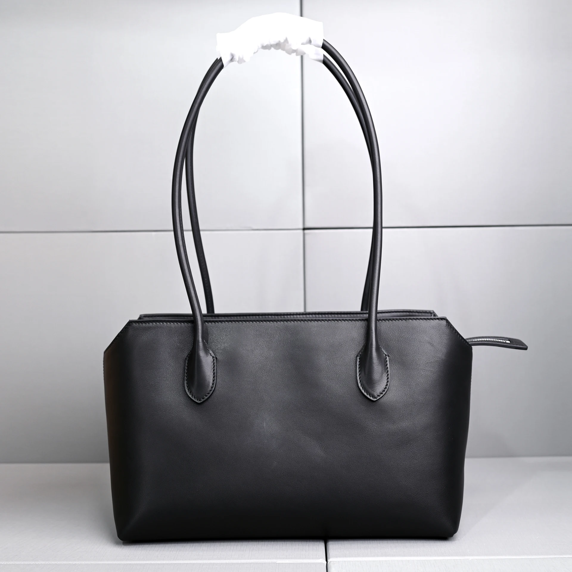 

Long-Handled Tote Bag Top-Grain Cowhide Handbag Women's 31cm Genuine Leather Commuter Sheepskin Lining Shoulder Bag Underarm Bag