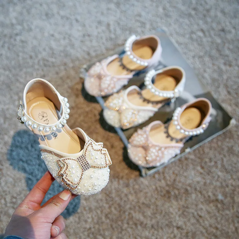 

2026 Girls Sandals Fashion Princess Shoes Spring Summer Bling Pearl Sequins Flat Sandals Simple Children Shoes Party Wedding