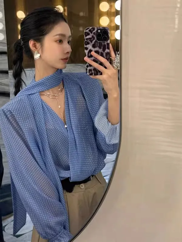 

2025 Spring New Unique Beautiful Long Sleeve V-Neck Blue Polka Dot Shirt Women's Loose Fit Korean Style Commute Fashion