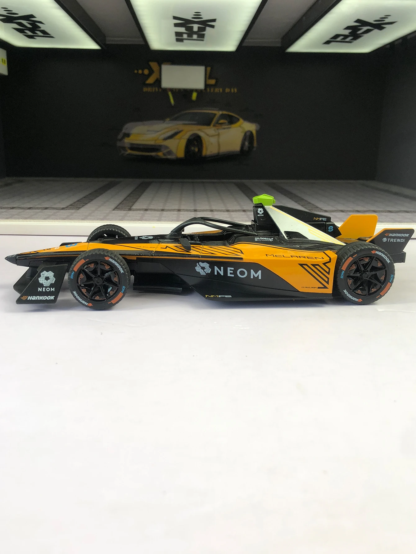 TSC 1:24 simulación de aleación de zinc el modelo de coche ABB FIA Fórmula E McLaren, adorno estático, coche de regalo coleccionable de metal
