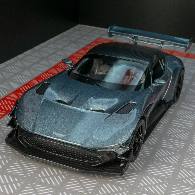 Aston martin vulcan-ダイキャスト金属合金スポーツカー,1:32シミュレーションモデル,音と光,コレクション,子供のおもちゃのギフト