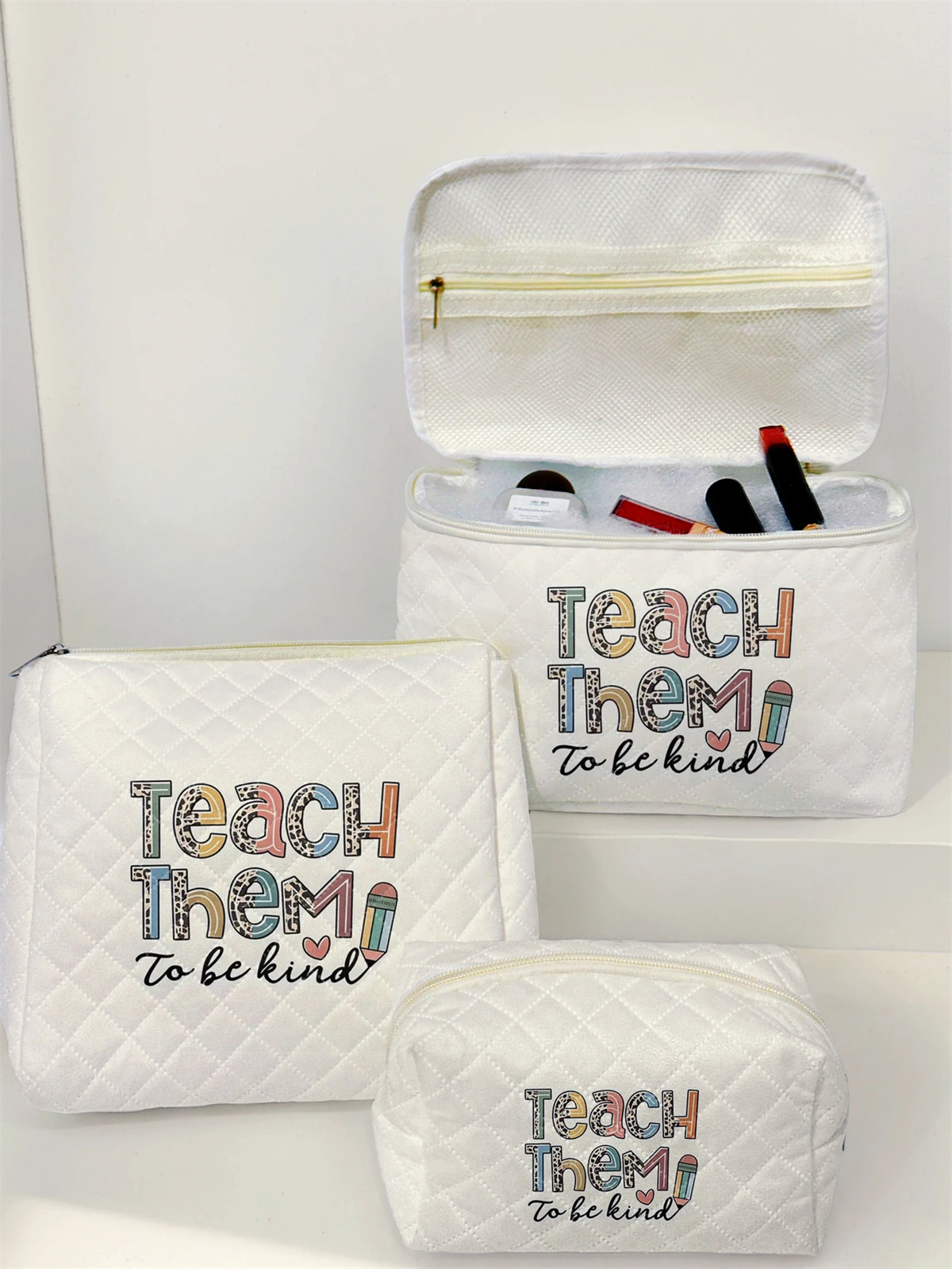 

1 Set Portable Makeup Bag, Large Capacity Design, Easily Accommodate Your Cosmetics, Lightweight And Portable For Storing Cosmet