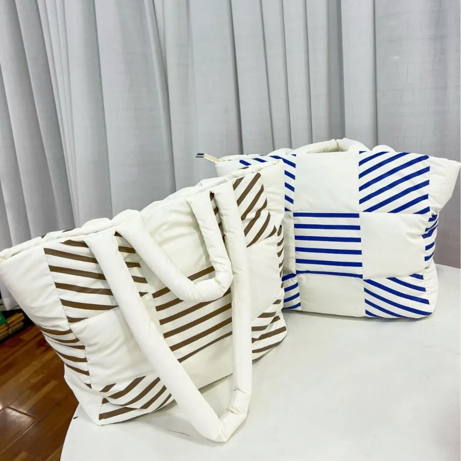 

New high-quality large-capacity tote bag, new high-end down jacket bag, fashionable checkered commuter cotton coat bags