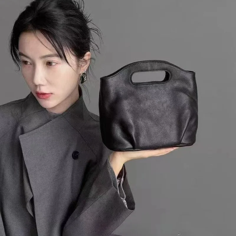 

2026 New Niche Retro Handbag for Women, Suitable for Work and Commuting, Versatile Soft Leather Large Capacity Bag