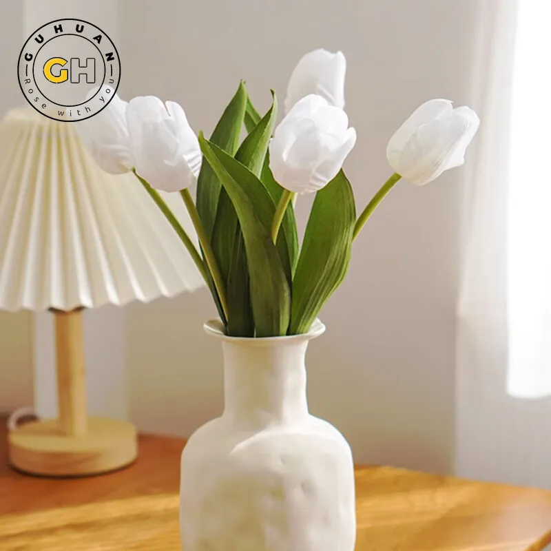 

Beautiful Tulip Rayon Bouquet Vase for Family Reunion Four Seasons Wedding Living Room Decor Cheap Fake Plant 3 White props