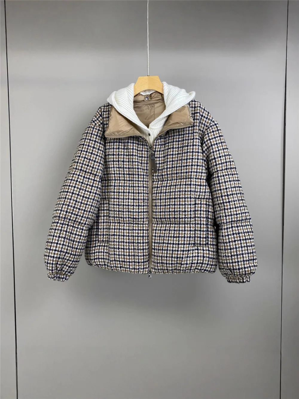 

25 Autumn/Winter New Women's Contrasting Color Splicing Knitted Hooded Plaid Goose Down Coat Versatile Casual Jacket