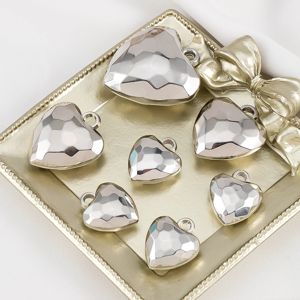 10 Stück CCB Kunststoff Metallic Facettierte Herz Anhänger Für DIY Vielseitige Armband Halskette Geometrische Charme Schmuck Finden Material