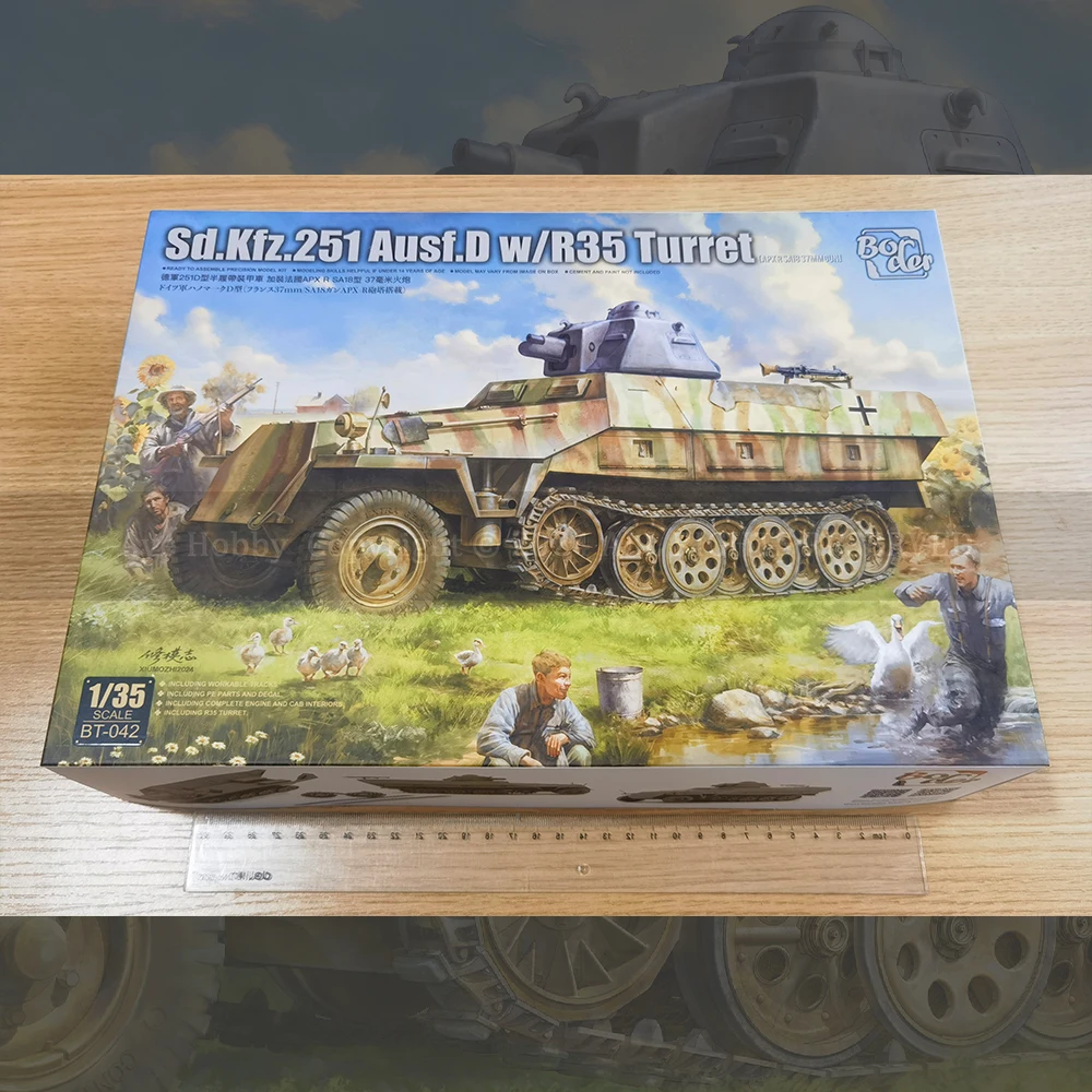 w/Engine Interior  [Border] BT-042 1/35 Sd.Kfz.251/1 Ausf.D w/R355 Turret (Plastic Model Kit)