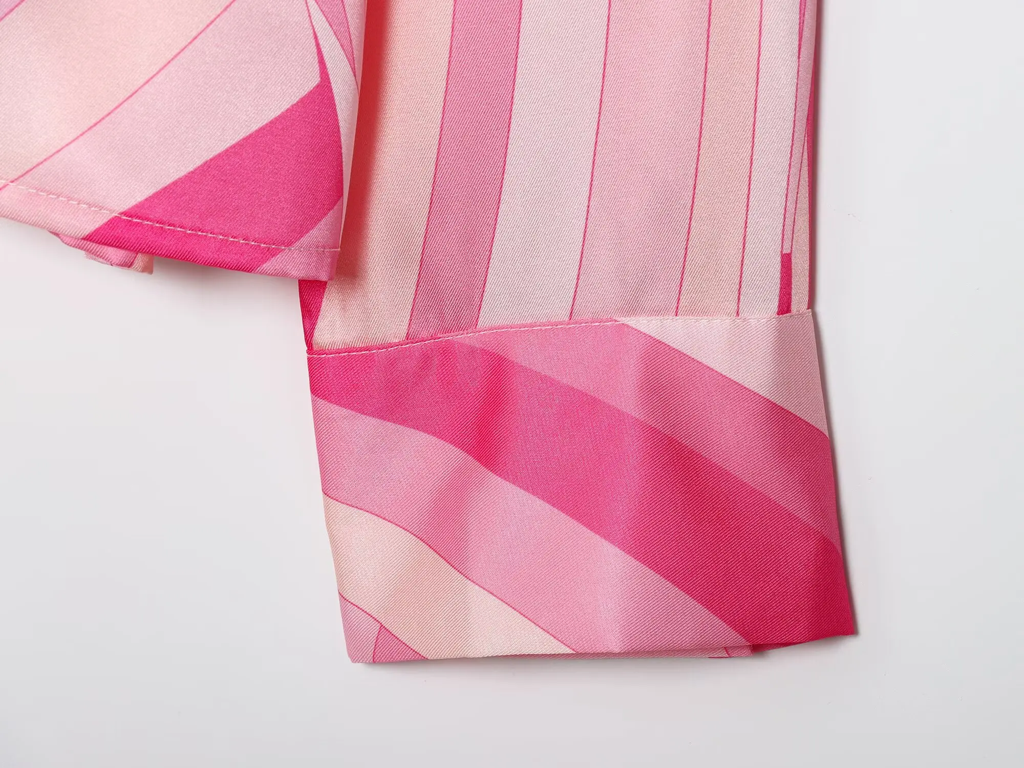 KONDALA Damen Trendiges Bedrucktes Rock-Set 2026 Sommer Elegantes Urlaubs-Chic-Set Hemden mit Reversknöpfen, Weit Plissierter Midirock – Detail 10