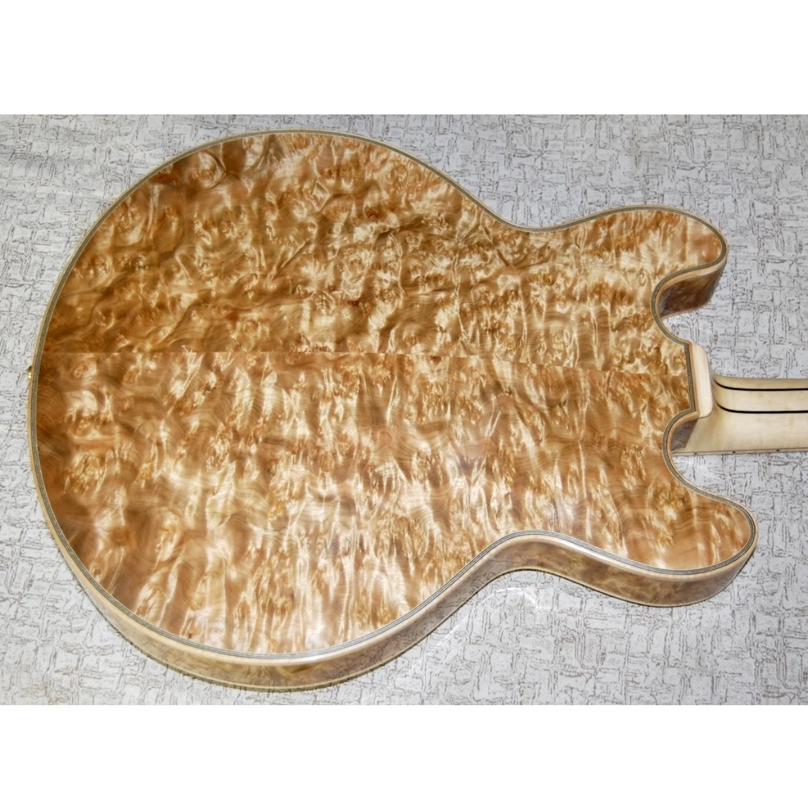 

Yunzhi Customizable Archtop Maple Handcrafted Hollow Body Guitar Jazz Guitar Acoustic Electric Guitar