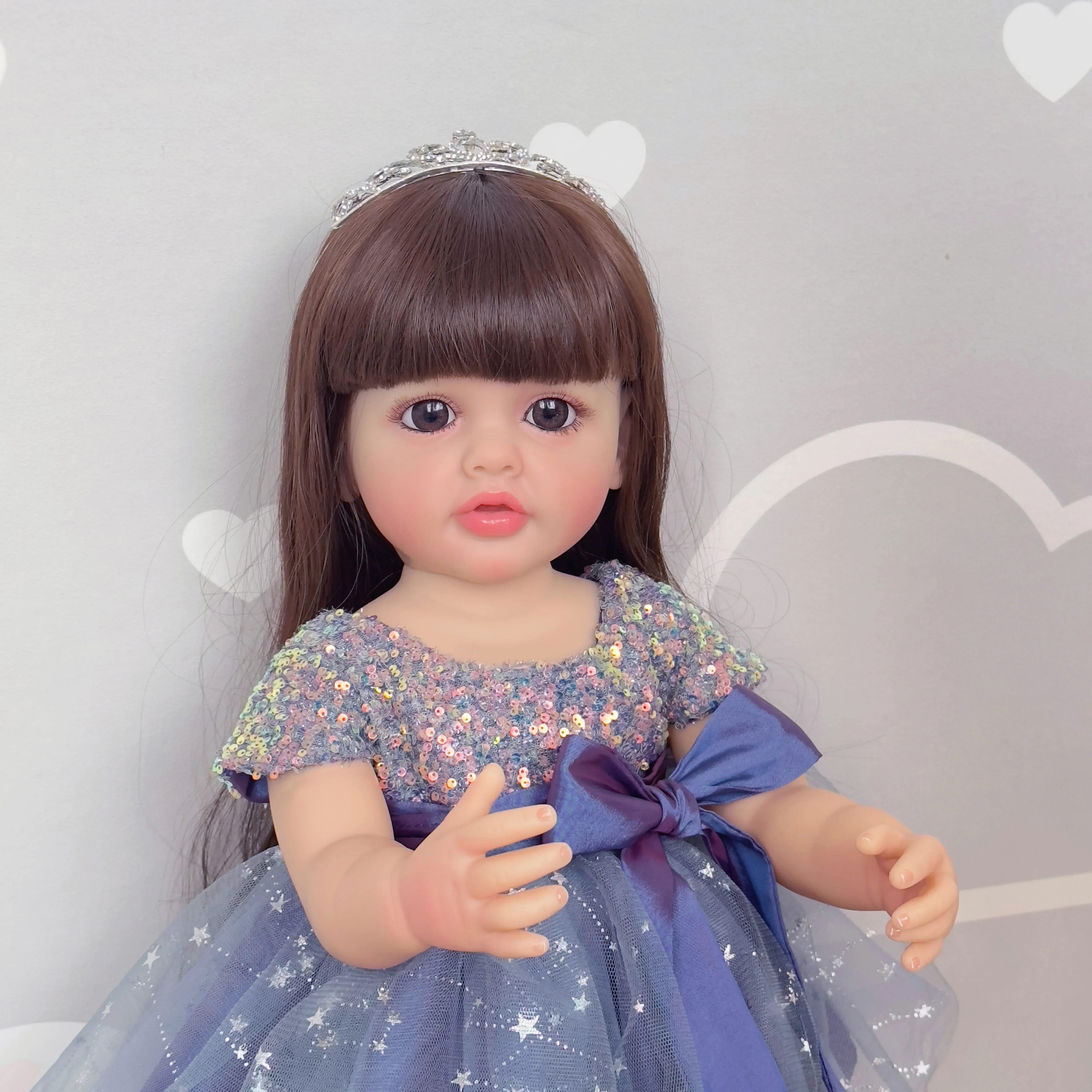 Muñeca Reborn de cuerpo de vinilo suave Betty de 22 pulgadas, muñeca de pie para niña pequeña, pelo largo de princesa en vestido, regalos suaves y tiernos para niños