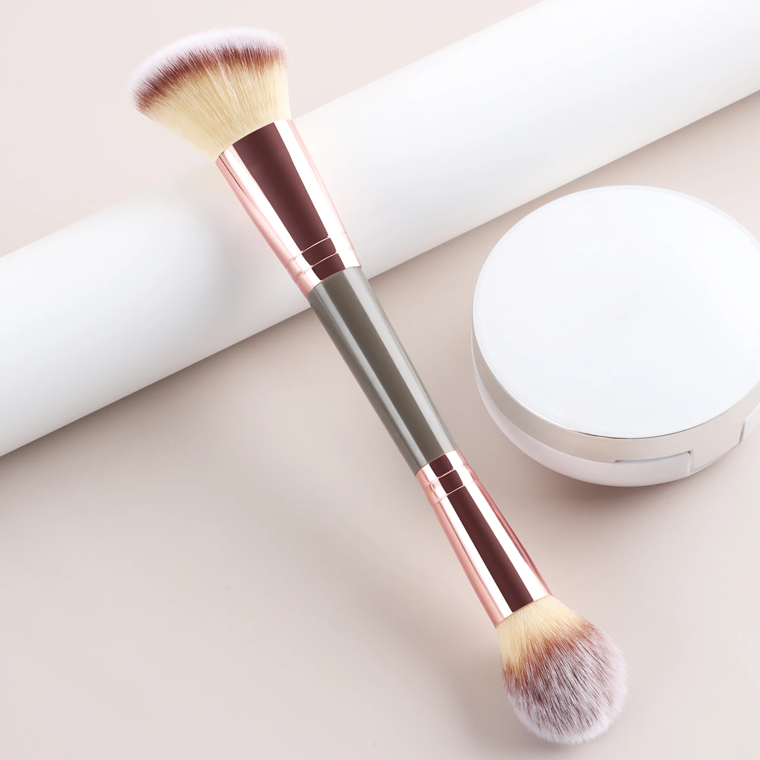 Einseitiger und doppelseitiger Schönheitspinsel, runder Verblendpinsel + abgewinkelter Rougepinsel, Make-up-Tool mit weichen Borsten
