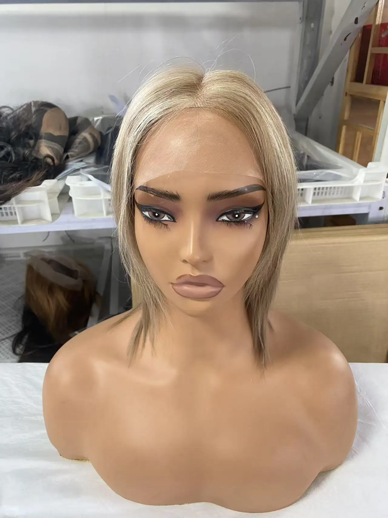 باروكة شعر بشري مصنوعة حسب الطلب، لون بني متوسط مع تسليط الضوء على شعر قصير أحادي الدانتيل، شعر عذراء علوي #3