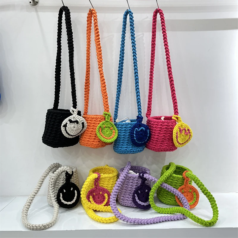 Printemps sac à bandoulière pour femmes sacs à main de créateur de luxe et sac à main 2023 nouveau en peluche fait à la main Smiley pendentif décoration Mini sac Bonne qualité et prix bas ça vaut le coup d'attendre ave