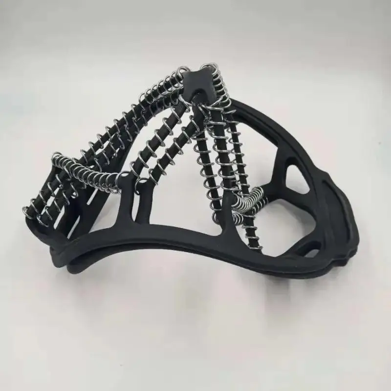 

Трекинговые ботинки TPE с захватом 360 градусов на снегу и льду, эластичная внешняя лента с удобным креплением на пятке, стальные пружины с цинковым покрытием, унисекс