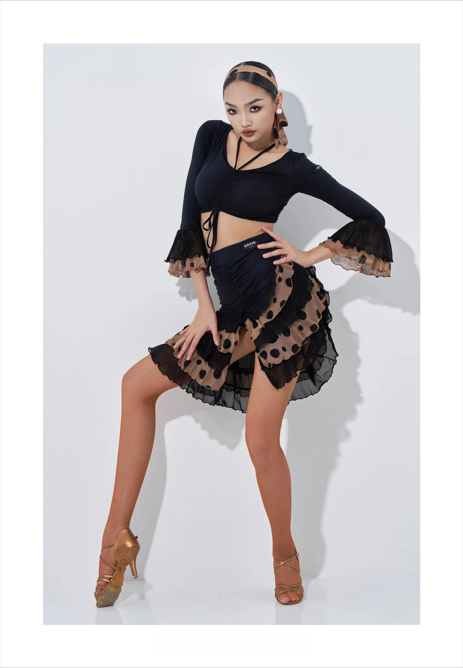 Женский костюм для латинских танцев из Великобритании, комплект из двух предметов, топ с бретелькой на шее, шнурком и зубчатым краем, юбка для латинских танцев, бальных танцев