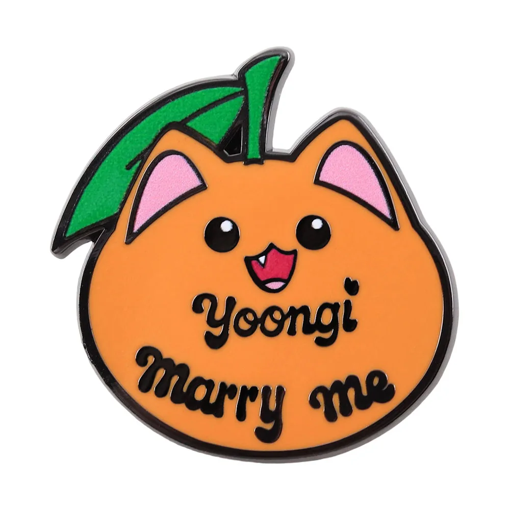 Niedliche orangefarbene Katze Yoongi „Heirate mich“ Emaille-Pin Kpop-Merchandise Fangeschenk Brosche für Rucksack Kleidung Konzert Fanmeet Accessoire – Detail 1