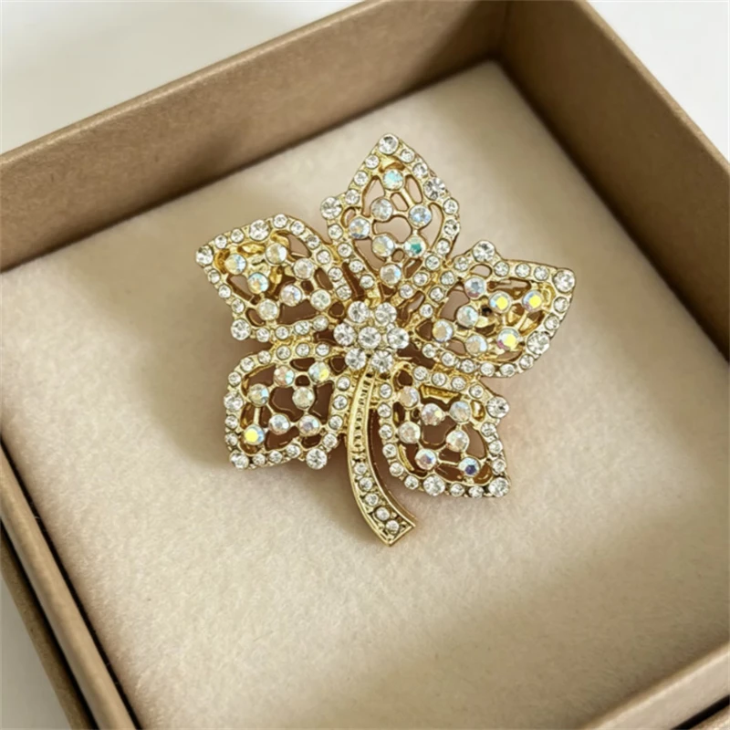 Exquisite Maple Leaf Brooches for Women Unisex Pins Banquet Party Backpack Gifts Jewelry Accessories 2026