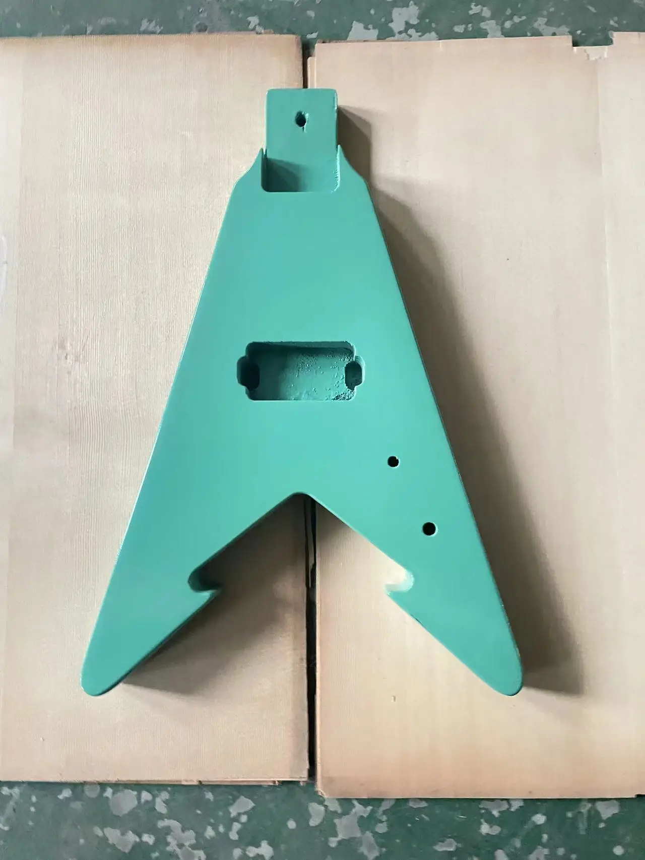 DIY Electric Guitar Body Green Triangle Unfinished Guitar Barrel Bubble Tongmu ST Bass Guitar Accessories