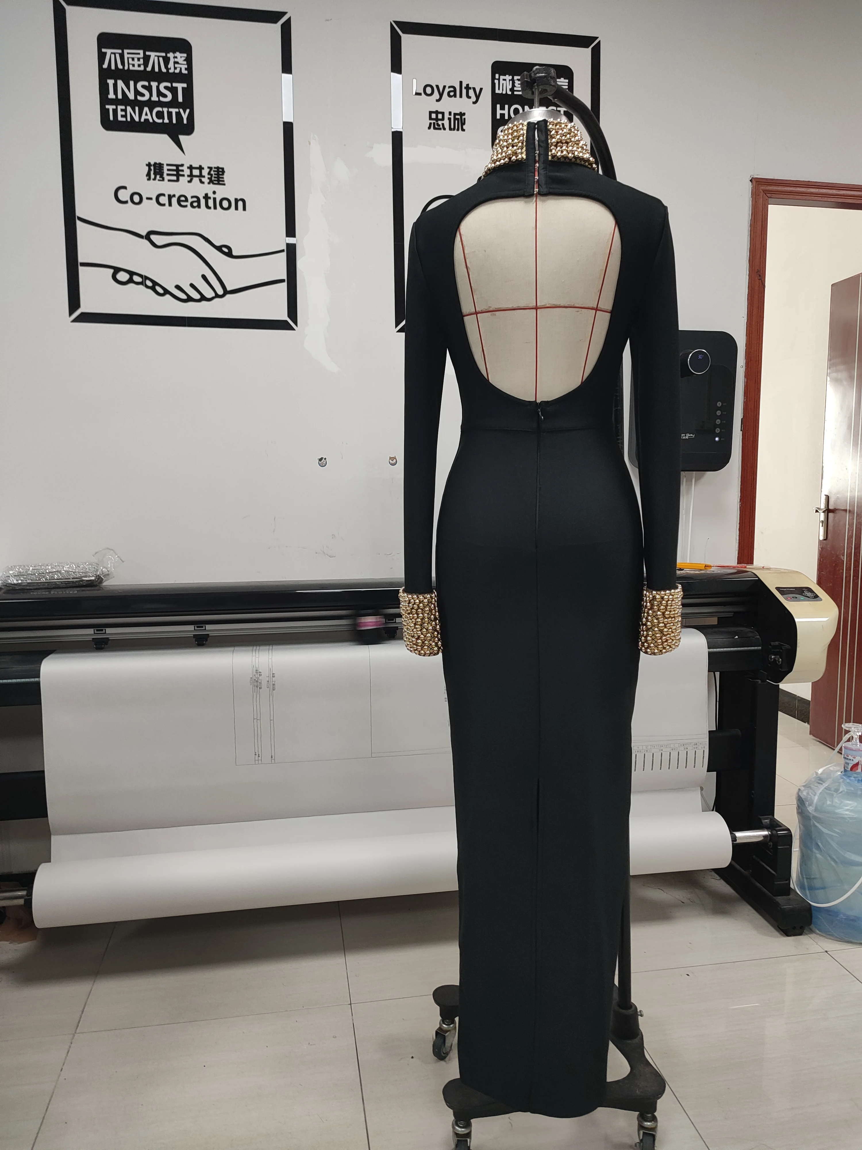 2024 New Winter Black Women Long Sleeve Sexy Golden Beading Bodycon Bandage Long Dress Backless Celebrate Evening Party Outfit