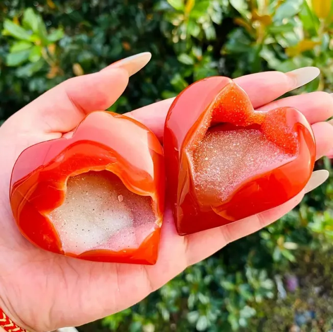 1pc crystal Carnelian Crystal Heart Red Agate Geode Cluster - Ornament for Home Decor，Ideal for Home Decor & Unique Gifts