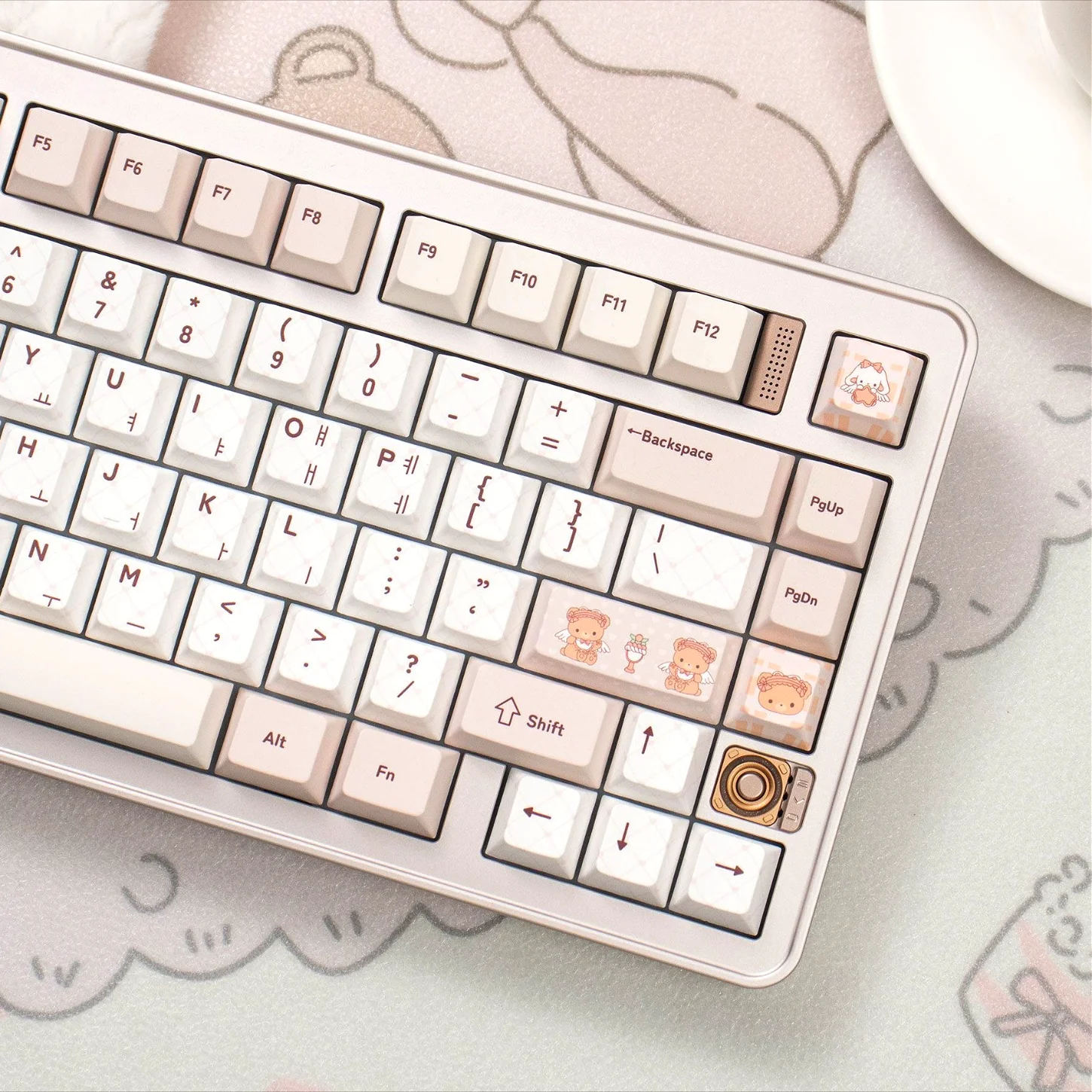 

Little Bear Mechanical Keyboard Keychain, Light Pink Girl Keycap Set, PBT, Cherry Cap, 129 Keys